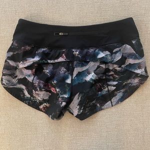Lululemon Speed Up Low-Rise Short 2.5”, Size 4, Patterned